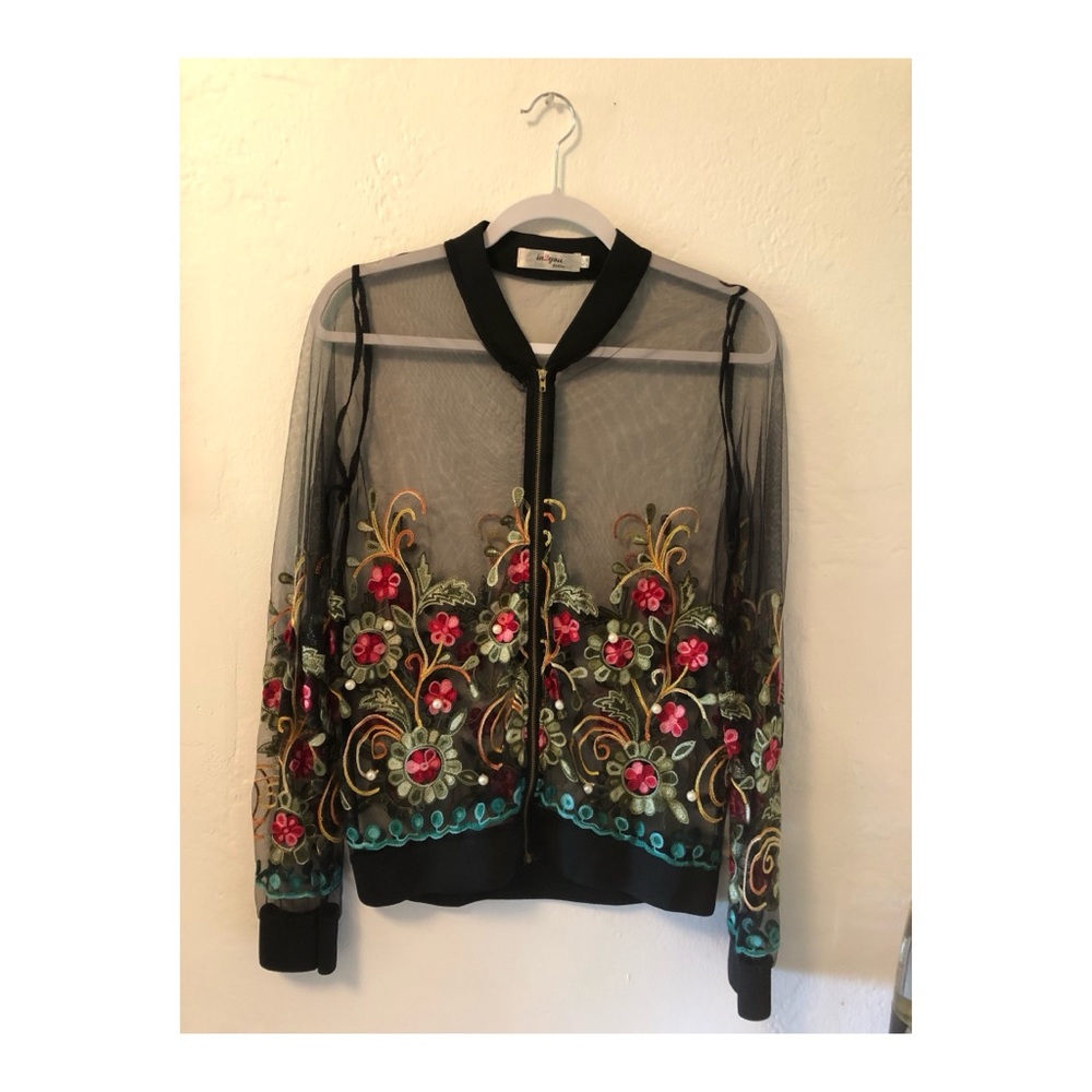 Lightweight kimono with a twist